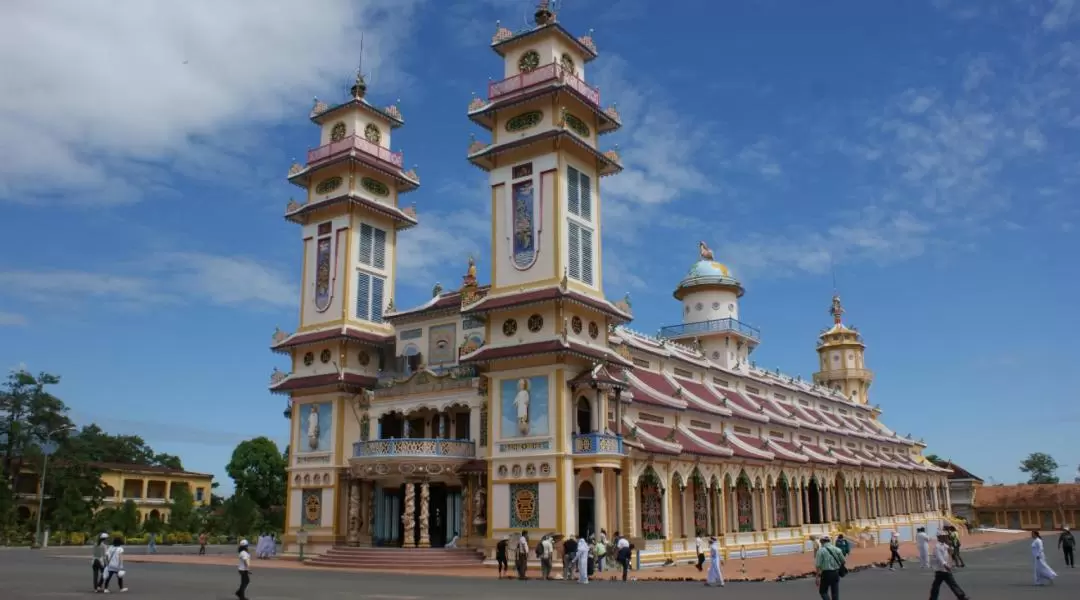 越南古芝地道（Cu Chi Tunnels） & 高臺寺（Cao Dai Temple）私人一日遊