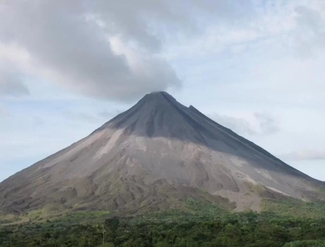 Arenal Volcano and Hot Springs Day Tour From Guanacaste