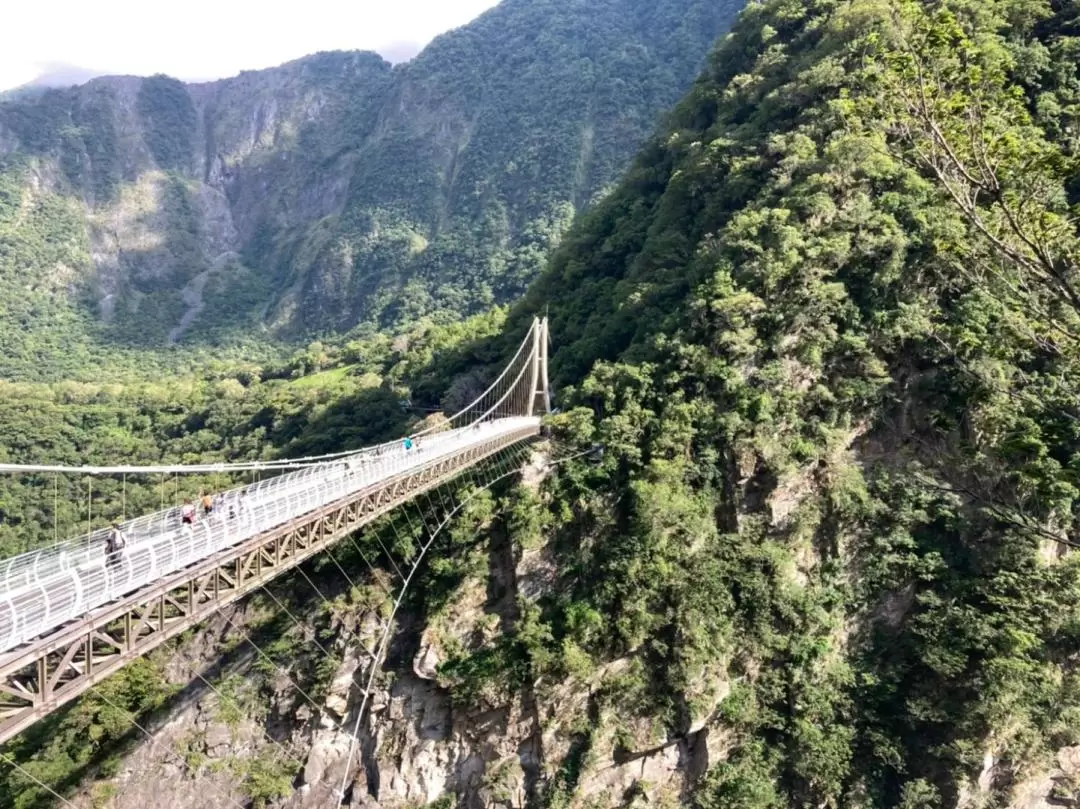 Hualien: Taroko National Park Day tour to Shanyue Suspension Bridge & Baiyang Trail & Tunnel of Nine Turns