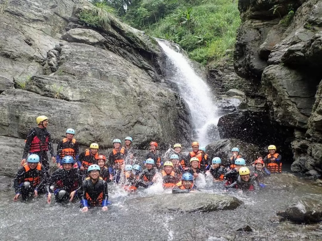 新北三峽｜中坑溪姊妹瀑布垂降溯溪體驗