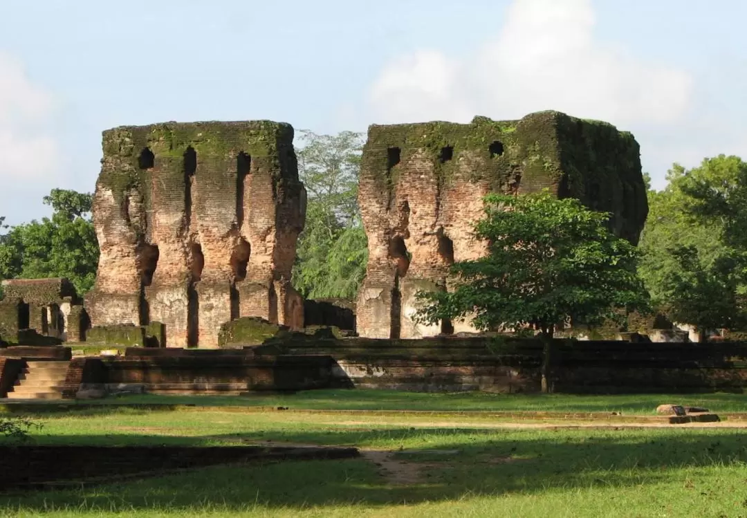 Pasikudah and Sigiriya 2 Day Tour from Colombo