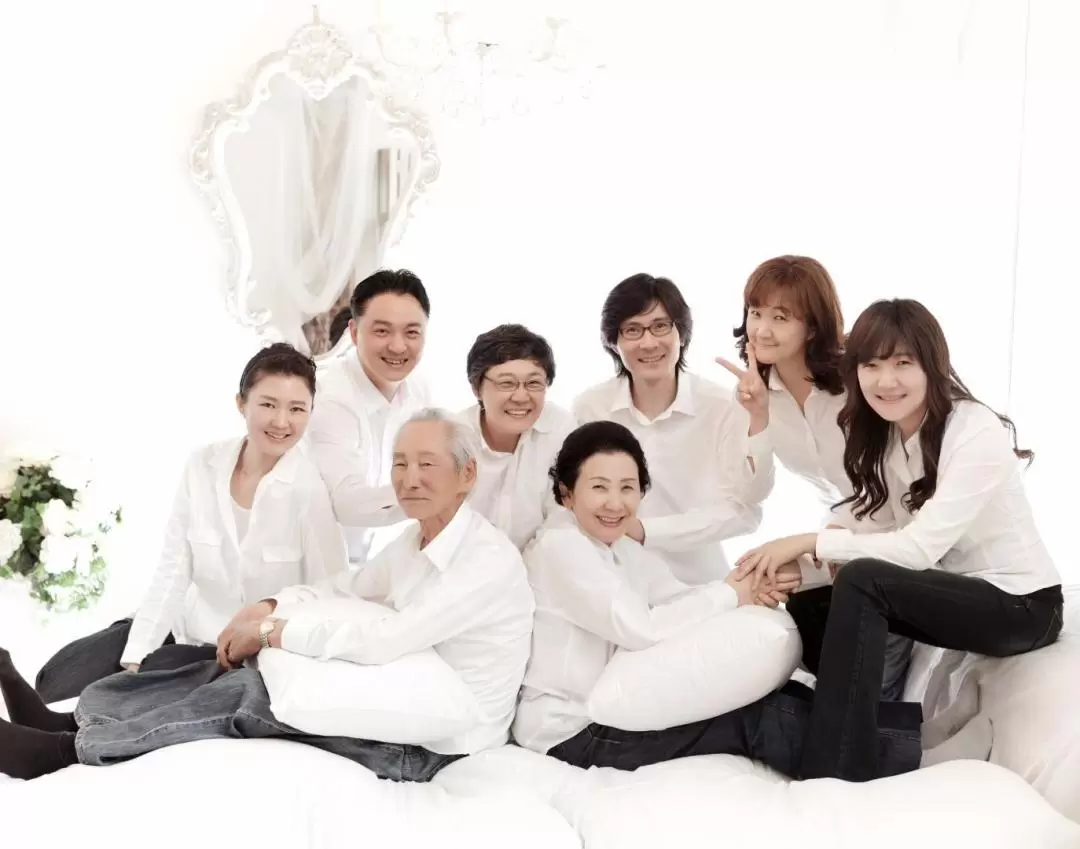 Family Portrait Experience by Z-and in Seoul