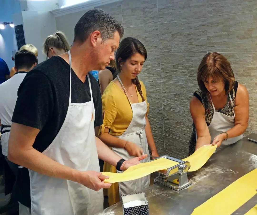 Shopping at the Florence Central Market with Cooking Class and Lunch