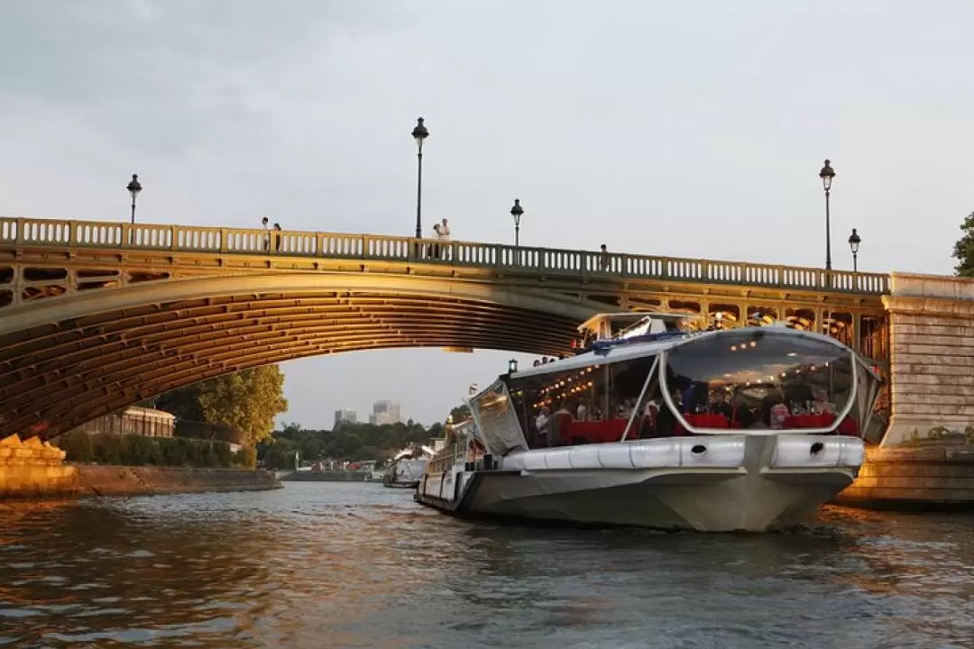 Sparkling Cruise with Champagne on Bateaux Mouches