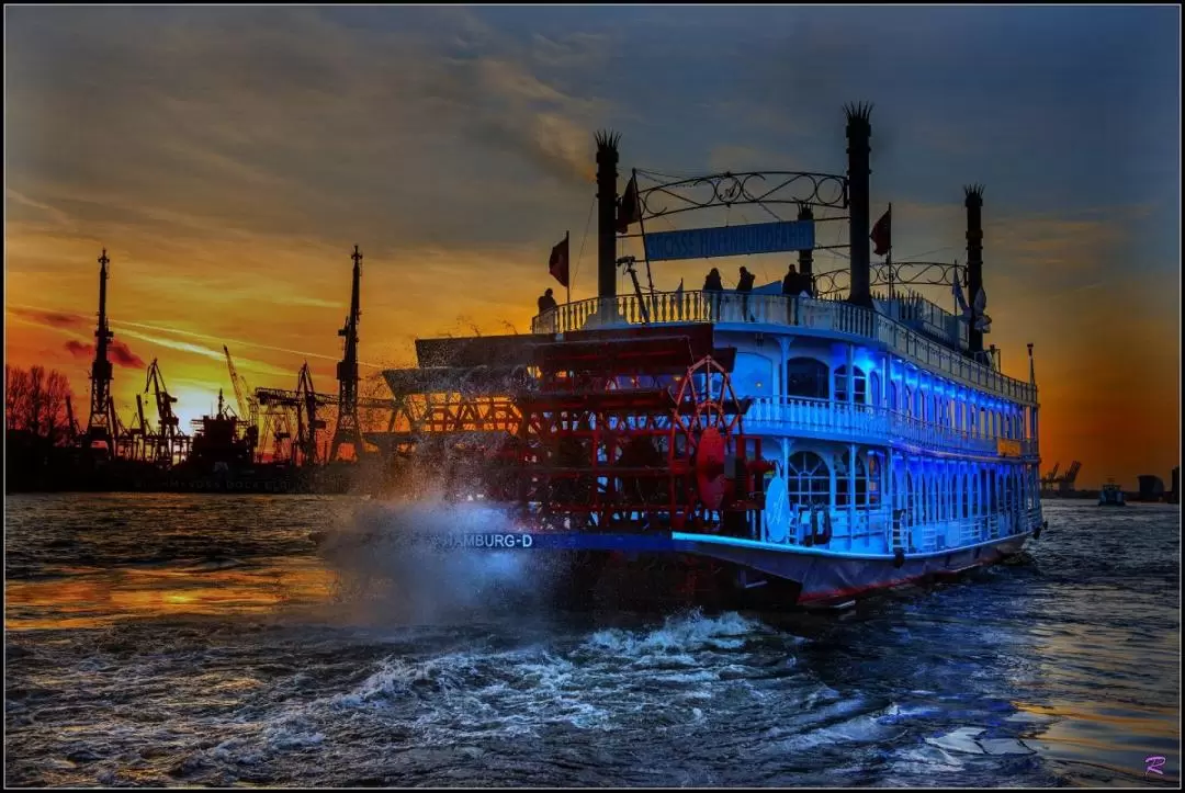 Hamburg Evening Harbor Cruise Tour