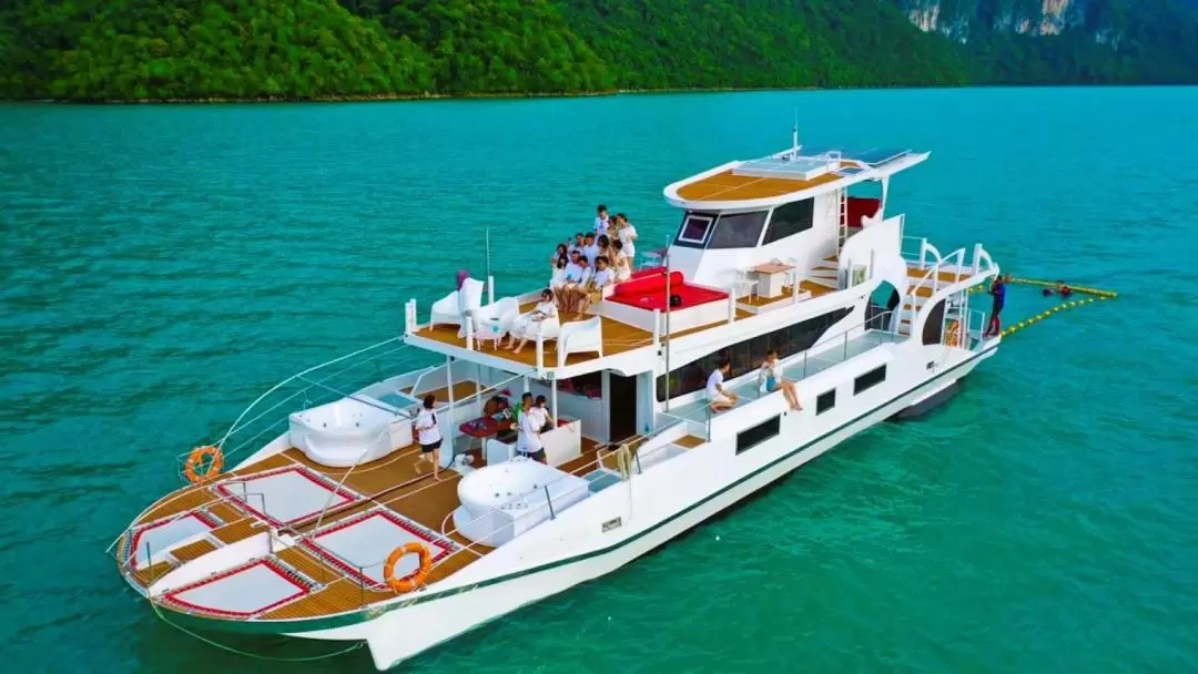 Premium Sunset Dinner Cruise in Langkawi with Transfers and Meals