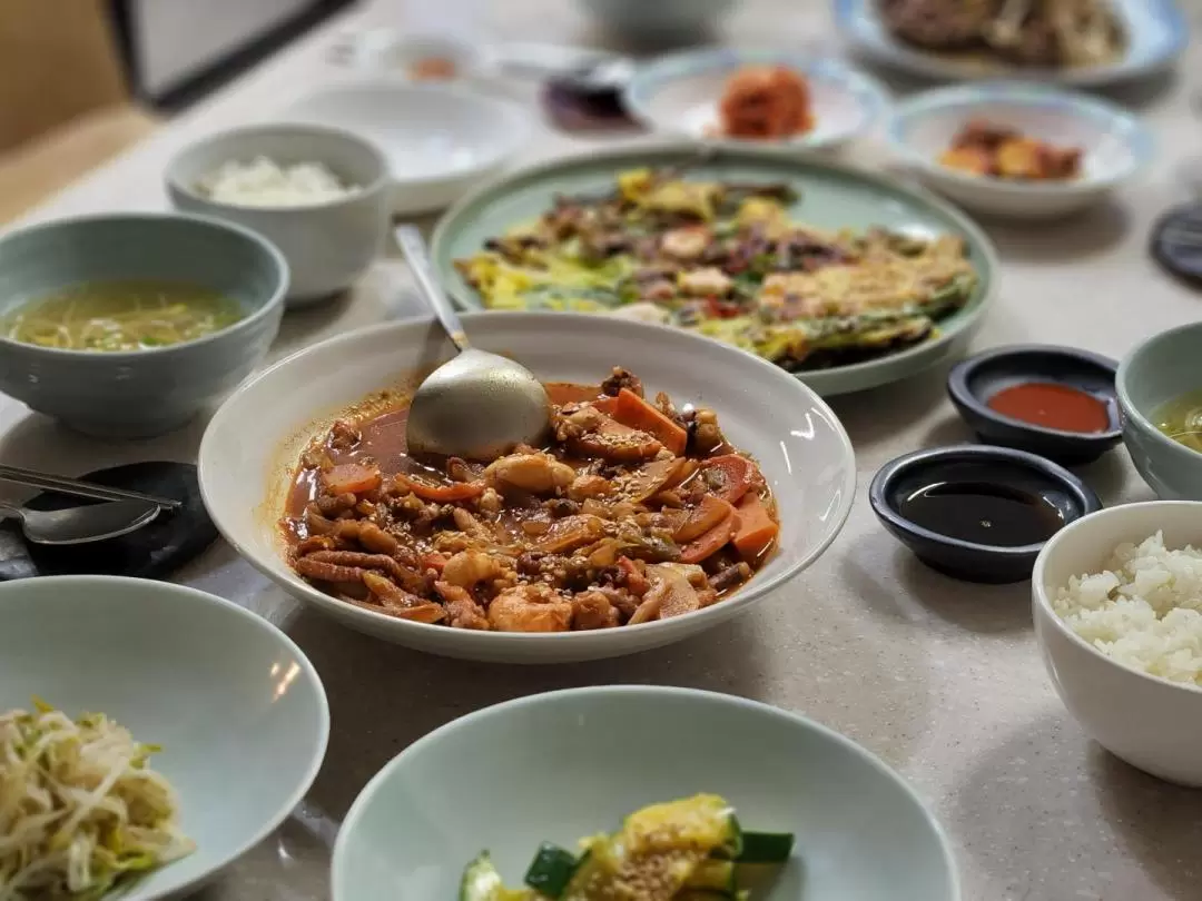 Busan Local Food Cooking Class with Creative Local Chef (incl. Market Tour)