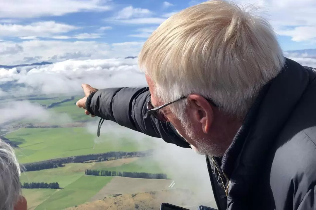 Scenic Hot Air Balloon Flight Experience in Wanaka