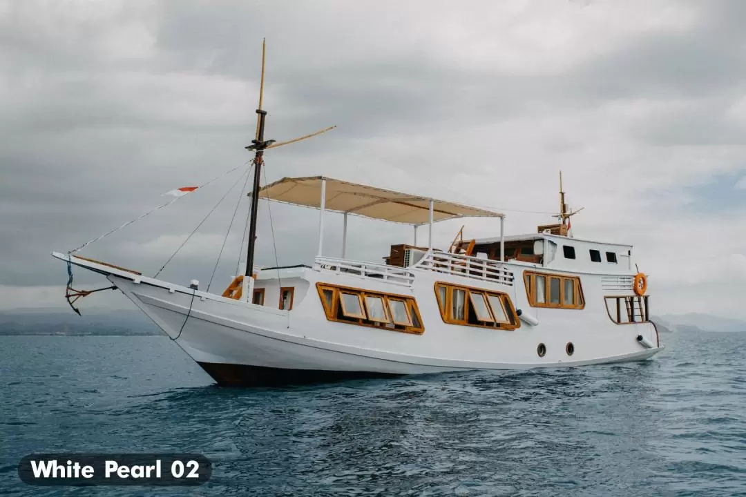 White Pearl 02 Phinisi Sailing Komodo Liveaboard from Labuan Bajo