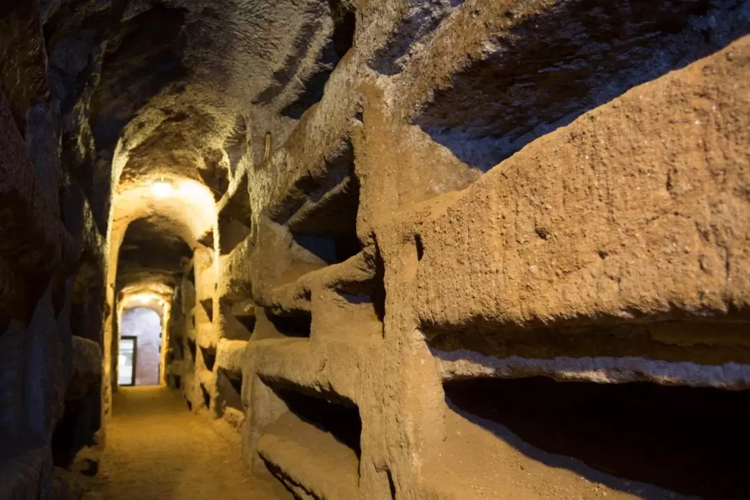 San Callisto Catacombs Guided Tour with Roundtrip Public Transport Tickets