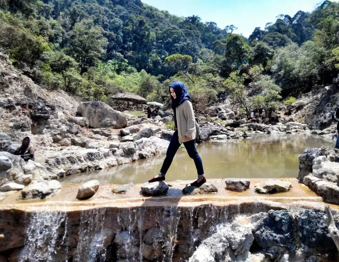 Kawah Rengganis Private Hiking and Glamping Lakeside Tour from Bandung