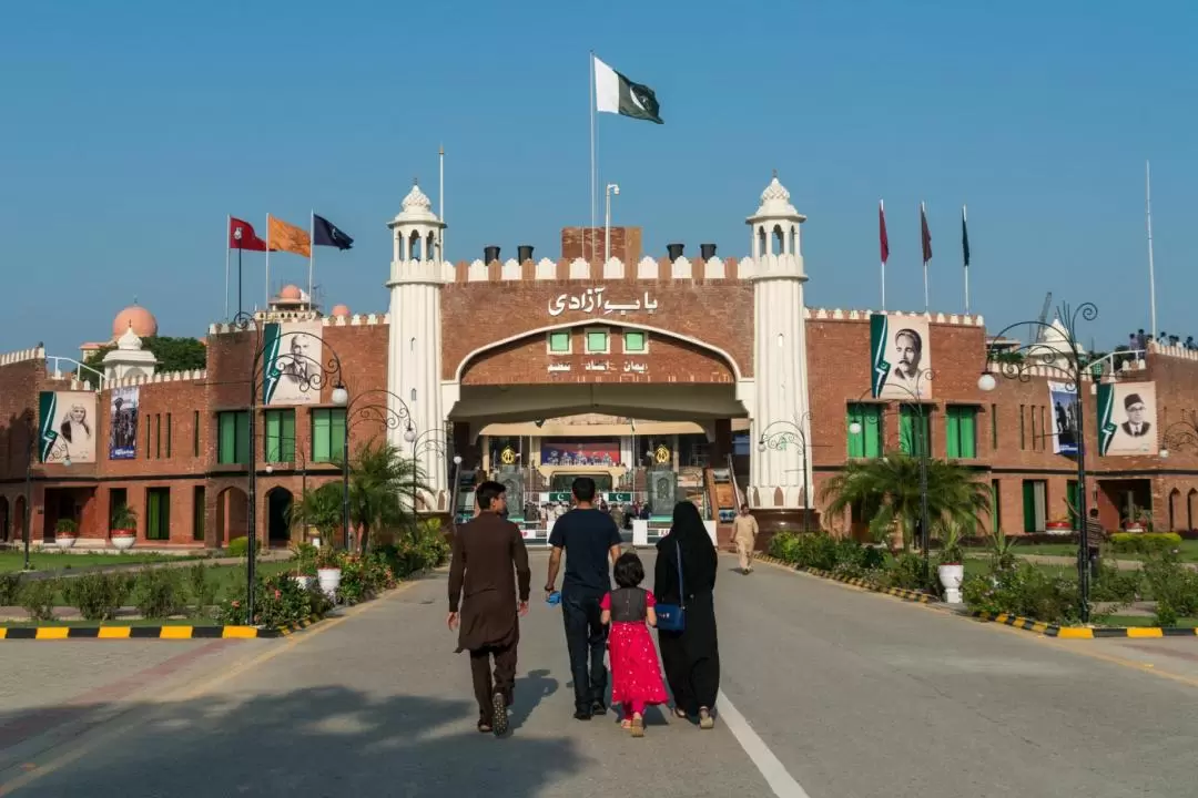 Wagah Beating Retreat Border Ceremony (with Dinner) in Amritsar