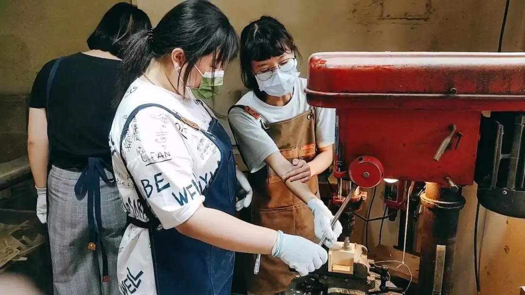 Wooden Vase DIY Experience in Yilan by Baimi Clogs Museum