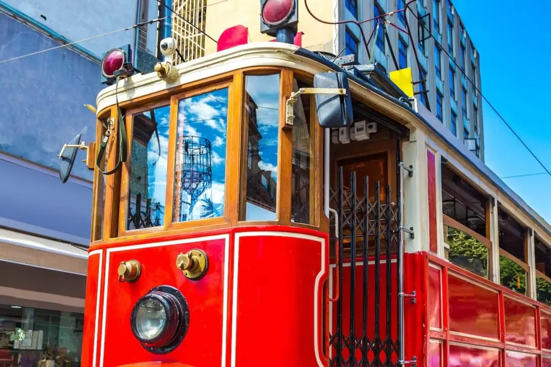 Istiklal Street Walking Tour in Beyoglu