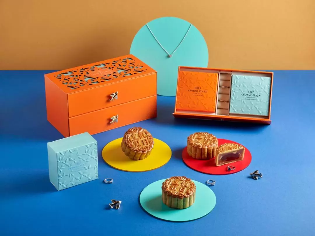Crowne Plaza Changi Airport Mid-Autumn Mooncakes 