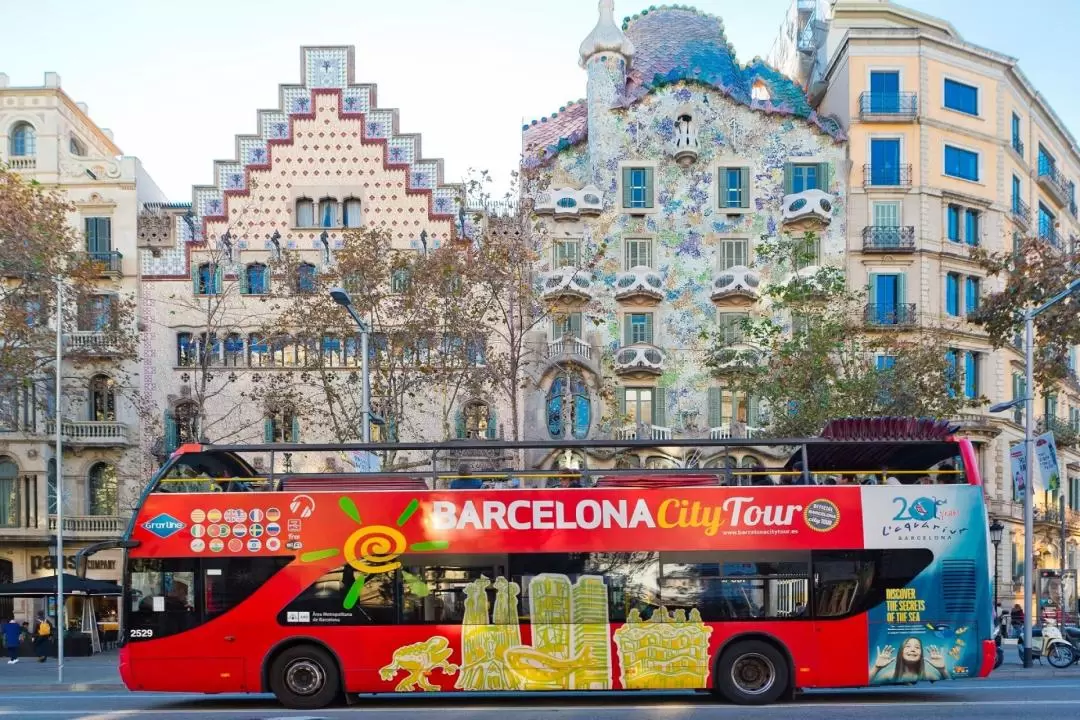 Barcelona Hop-On Hop-Off Bus Pass and Eco Catamaran Cruise