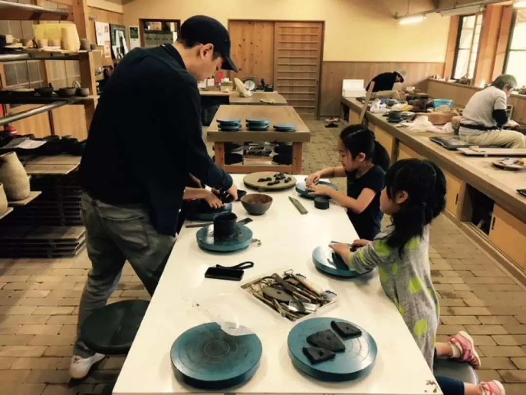 Mugenan Bizen pottery workshop hand forming experience (Okayama)