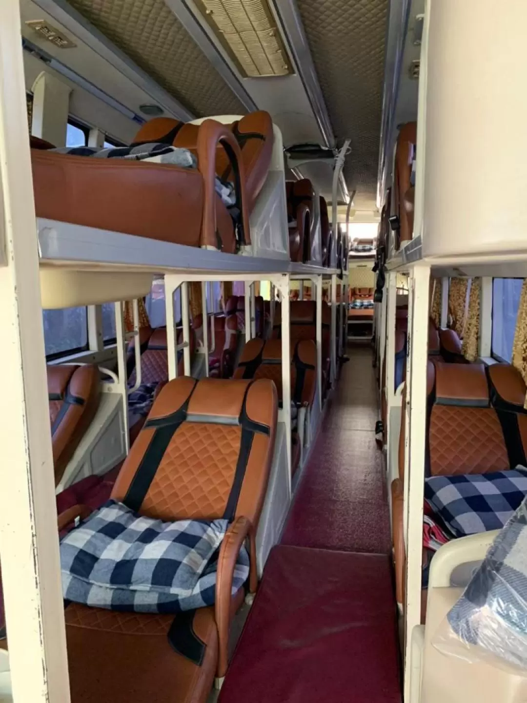 Shared Sleeper Bus between Hanoi and Sapa [Sapa Dragon Bus] 