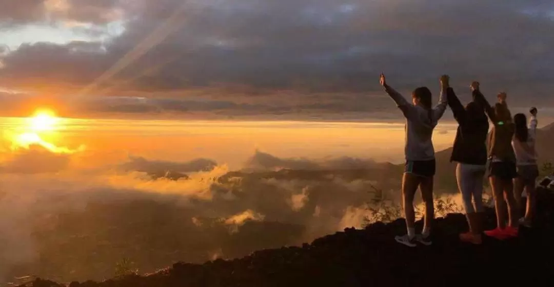 バトゥール山 夕日トレッキング体験（バリ）