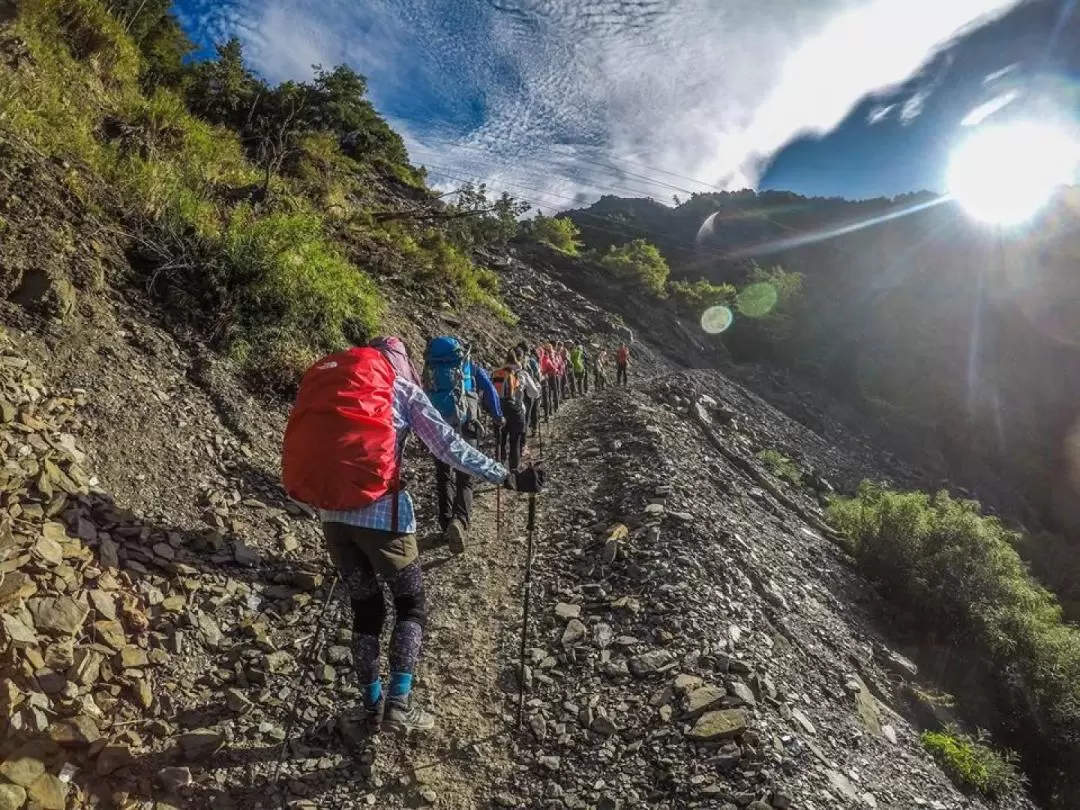 Two-day and two-night hiking experience at Nantou Qilai South Peak & Nanhua Mountain 