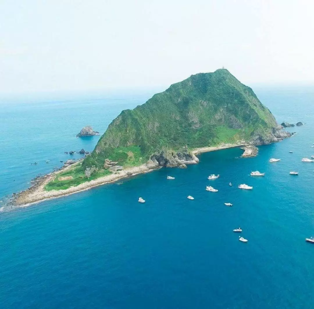 基隆嶼登島・繞島・上燈塔・繞巡象鼻岩體驗