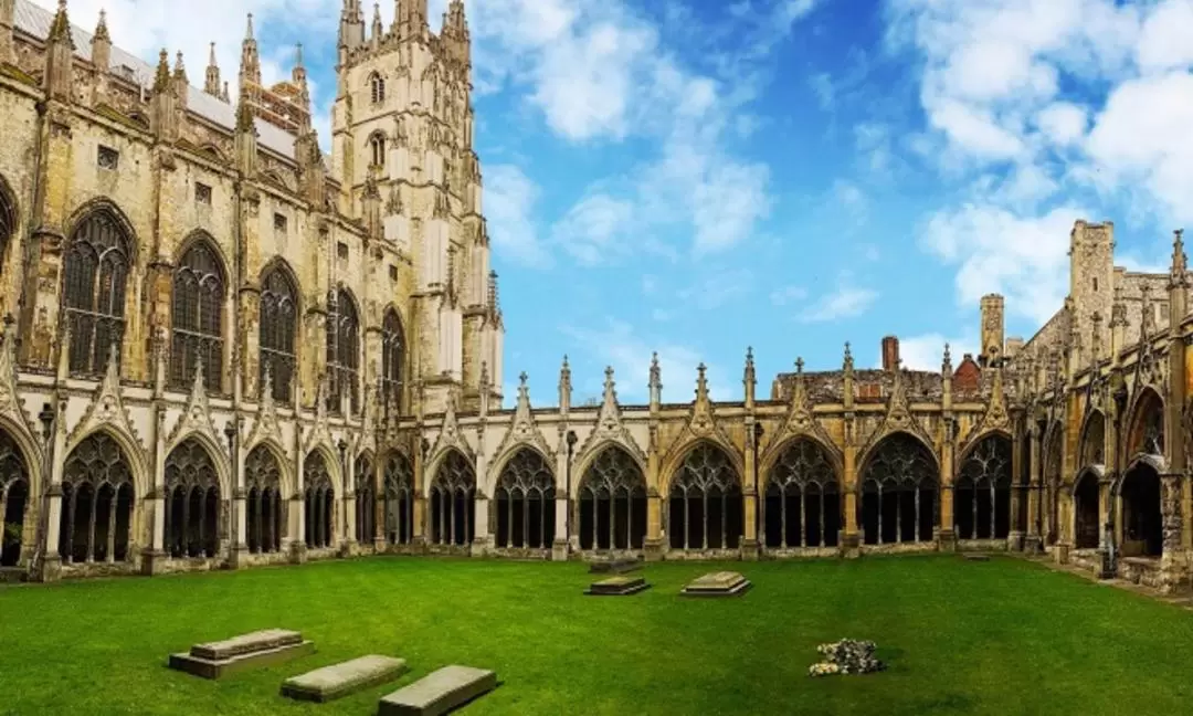 Leeds Castle, Canterbury Cathedral, and Dover Full Day Tour from London 