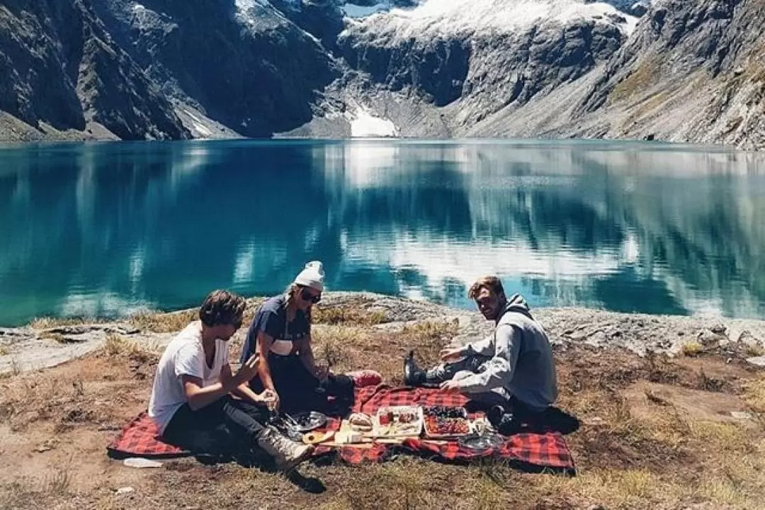 Picnic on A Peak Helicopter Experience by Over The Top Helicopters in Queenstown