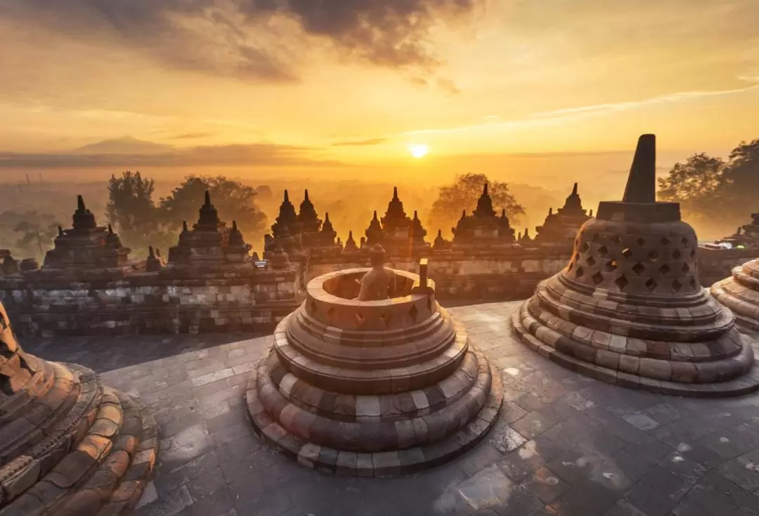 Sunrise at Punthuk Setumbu, Borobudur and Prambanan Temples Tour