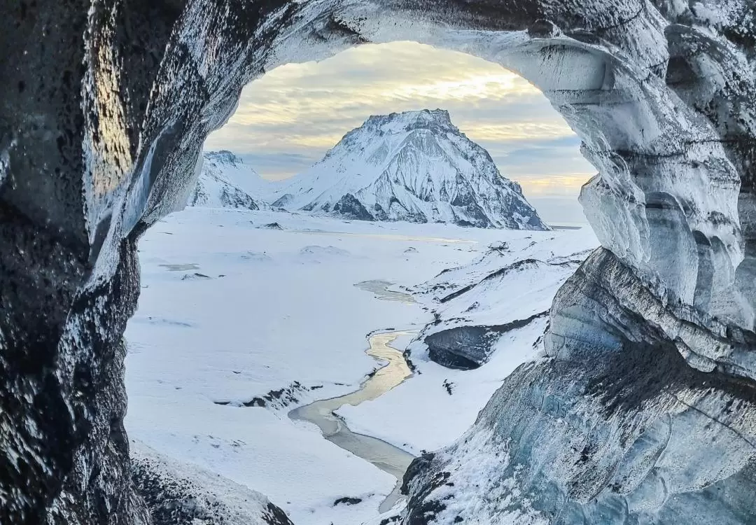 カトラ 氷の洞窟ツアー（アイスランド）