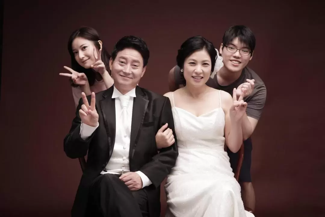 Family Portrait Experience by Z-and in Seoul