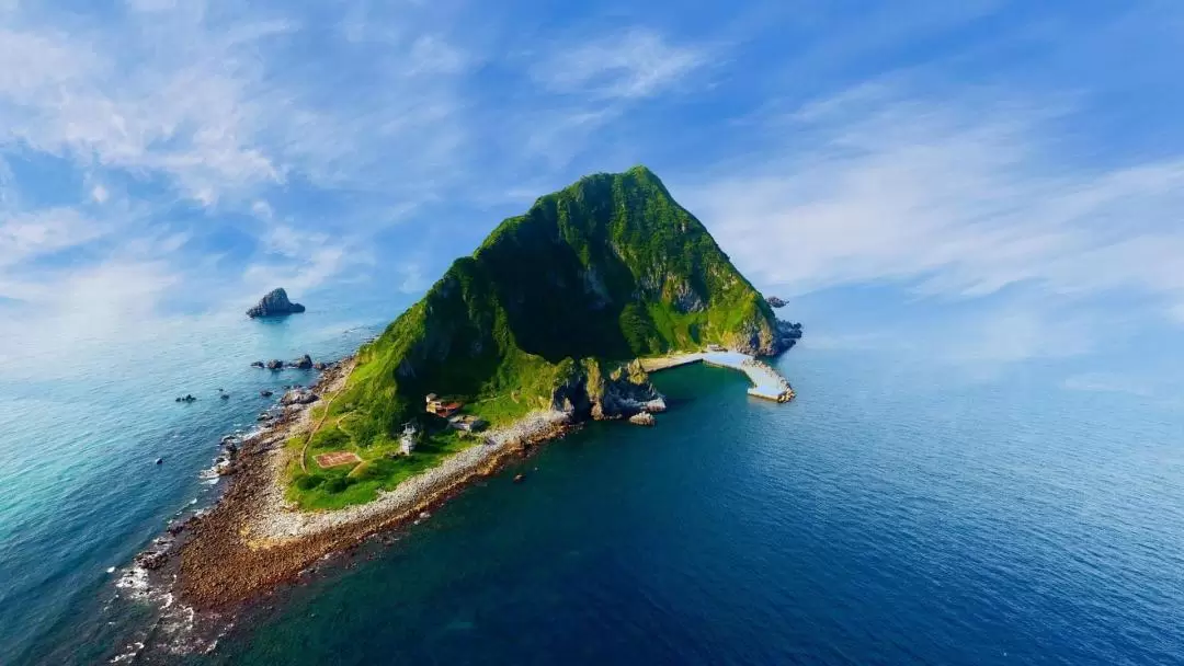 基隆嶼登島・繞島・上燈塔・繞巡象鼻岩體驗