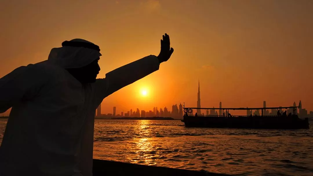 Emirati High Tea Abra Traditional Boat Tour in Dubai