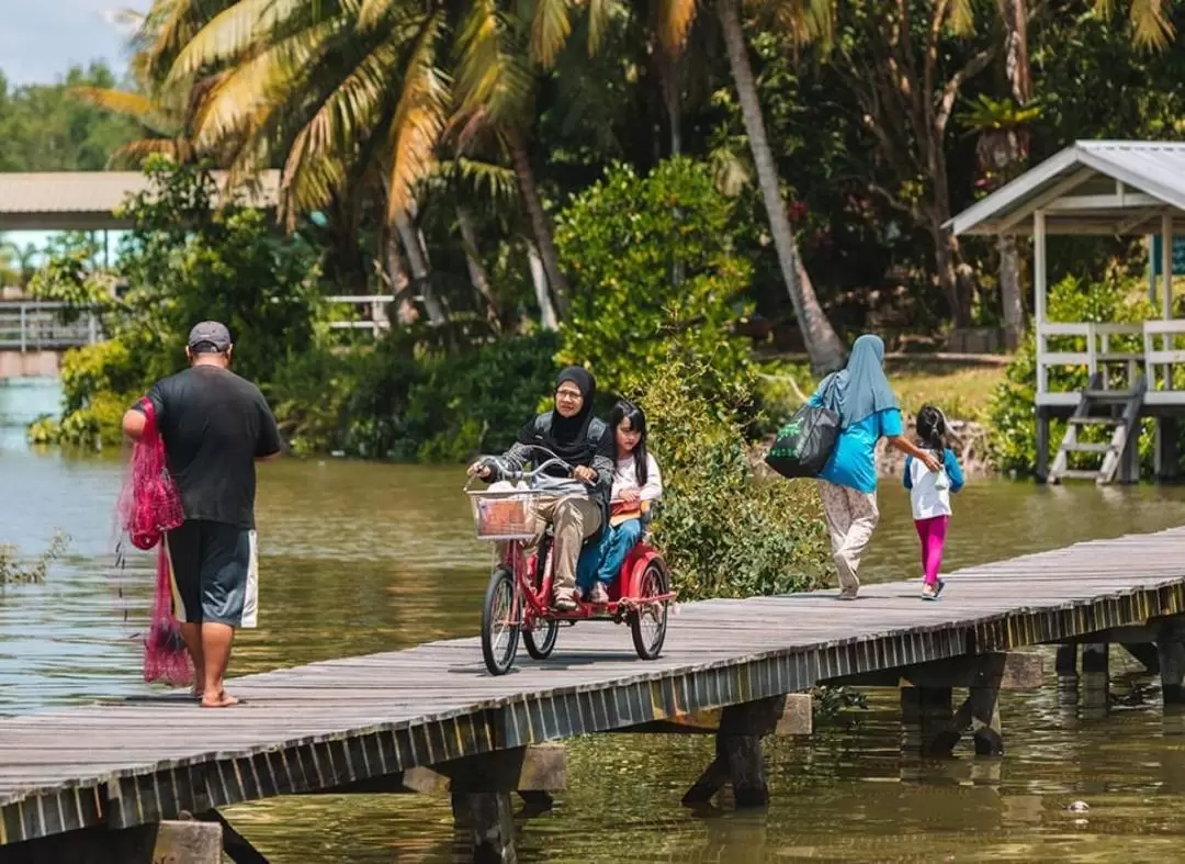 Brunei Water Village Tour