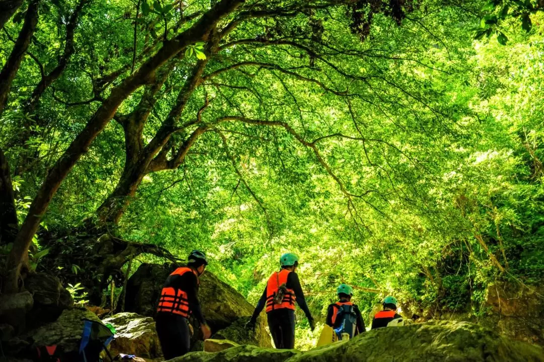 Jiajiuliao River Trekking in New Taipei