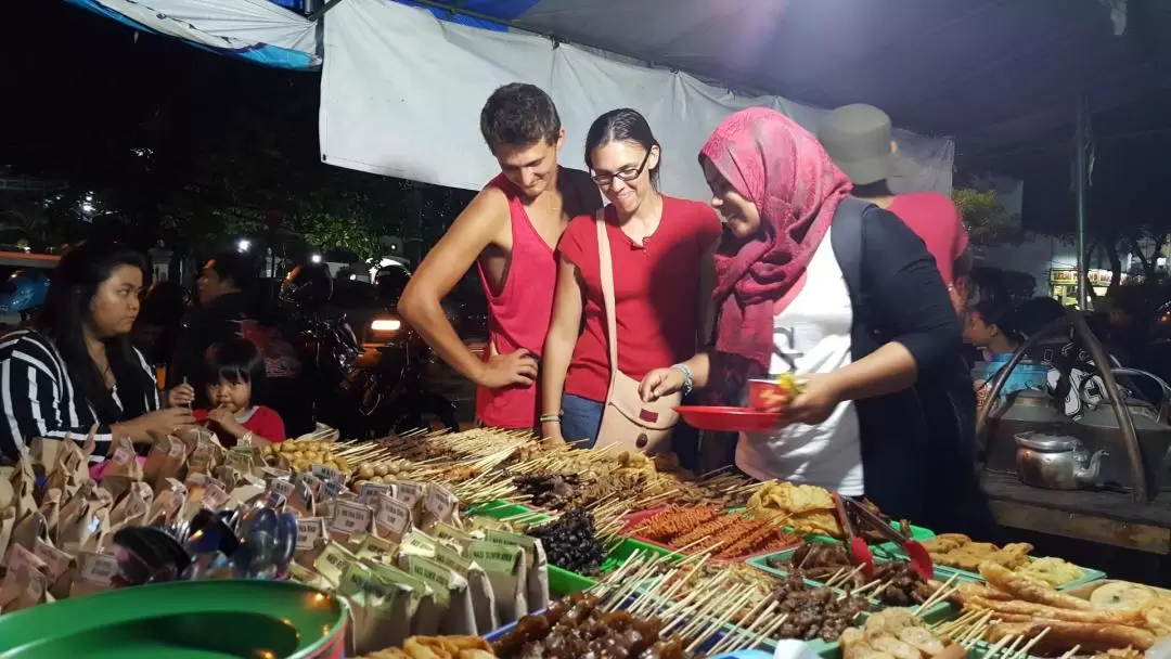 Breakfast and Evening Street Food Walking Tour in Yogyakarta