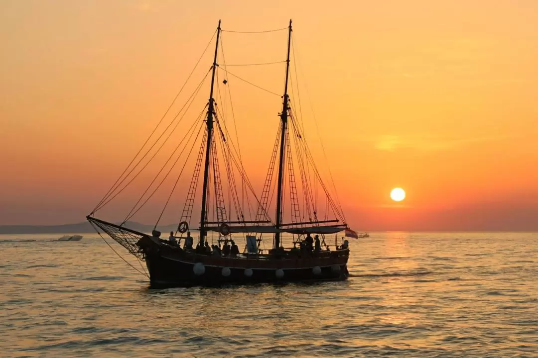 Sunset Dhow Cruise Tour in Muscat