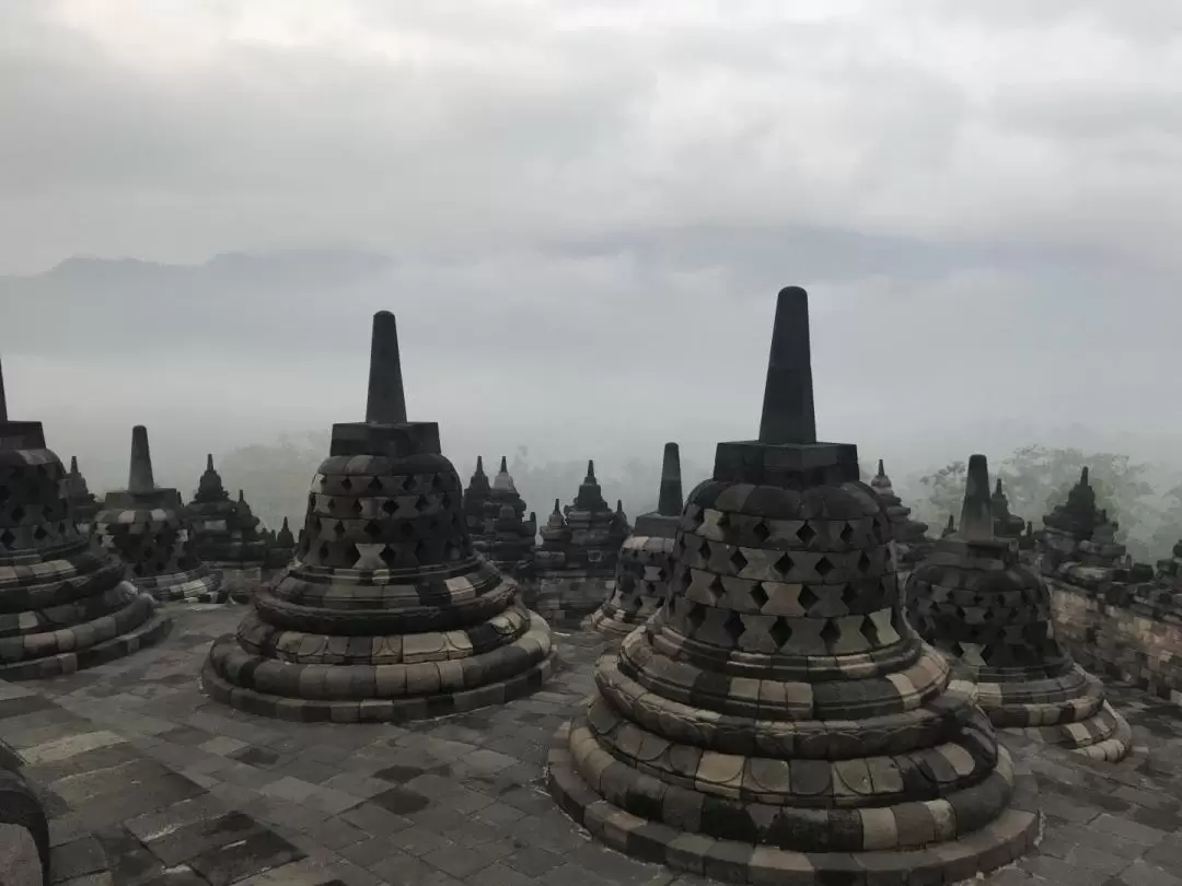 ボロブドゥール寺院・プランバナン寺院 日帰りツアー（ジョクジャカルタ）