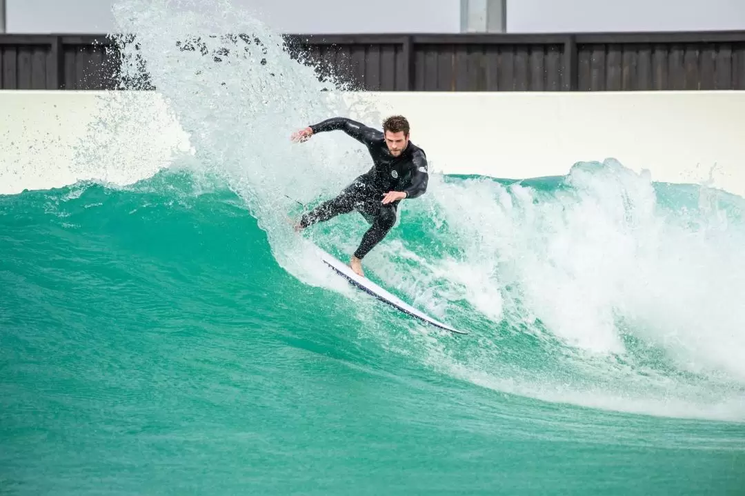 墨爾本衝浪初學班（URBNSURF Melbourne提供）