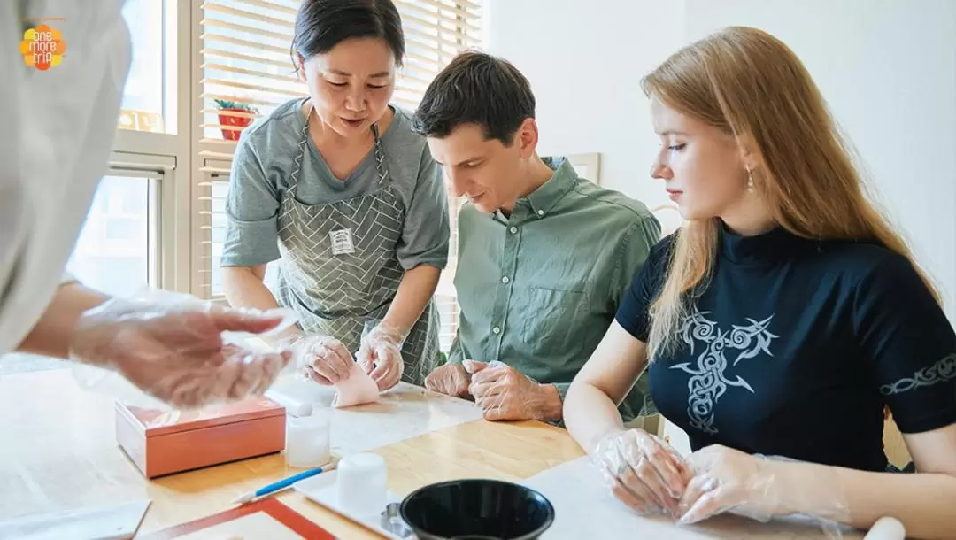 Making Traditional Korean Baramtteok Rice Cake Cooking Class