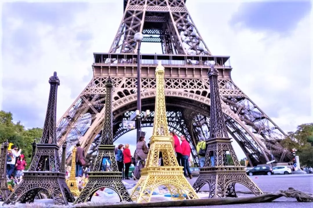 Eiffel Tower Hosted Morning Tour in Paris