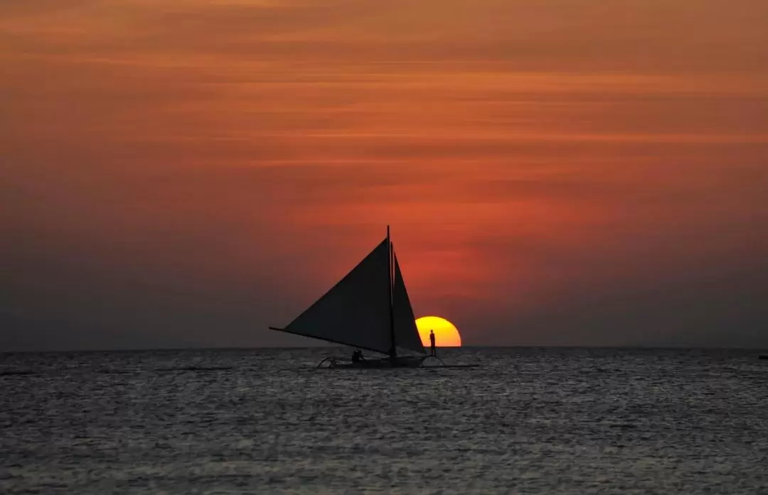 パラウ船夕日観賞セーリング体験（ボラカイ島）