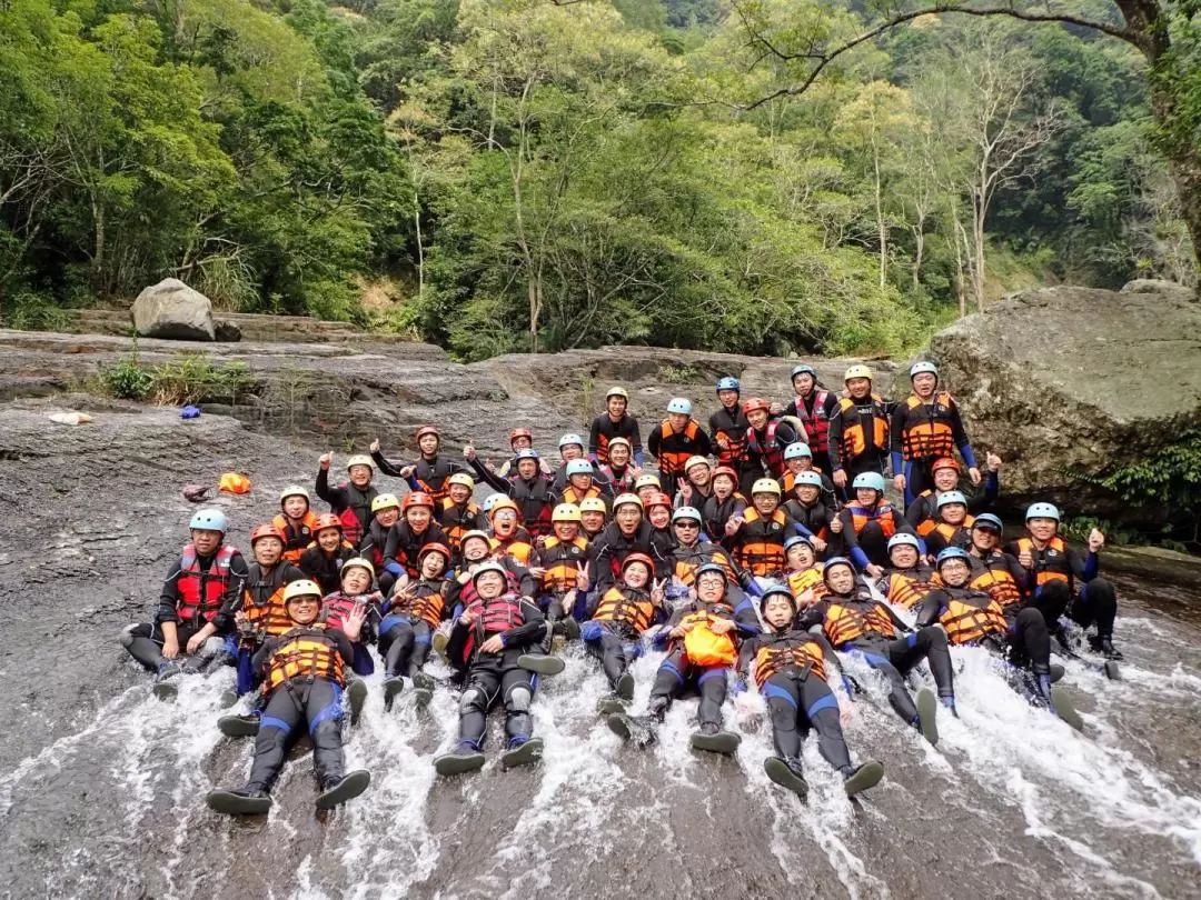 新北三峽｜中坑溪姊妹瀑布垂降溯溪體驗