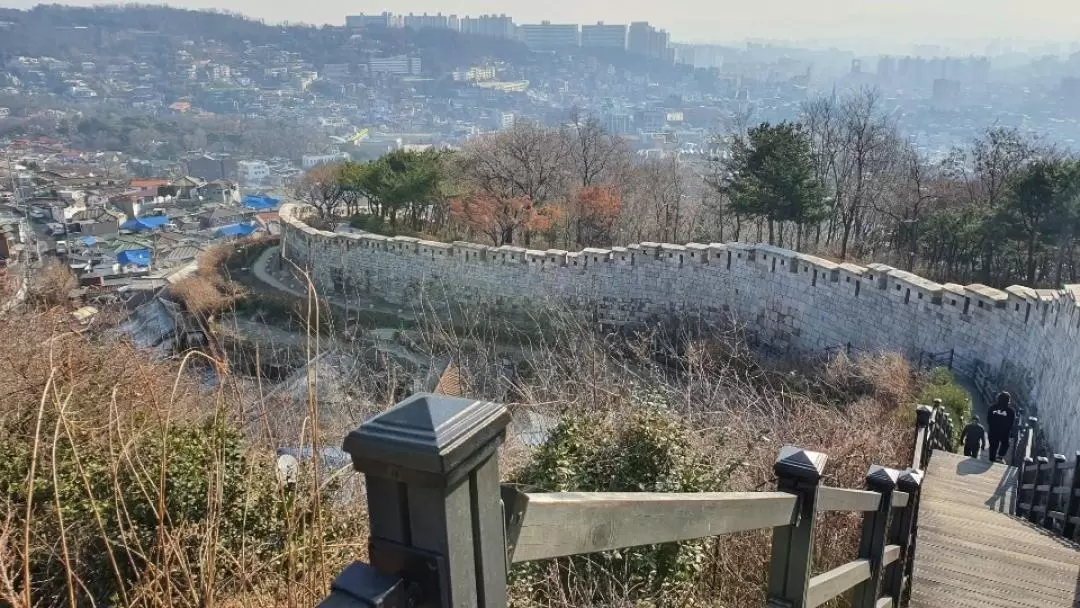 首爾城牆徒步之旅：卧龍公園 - 駱山公園區域