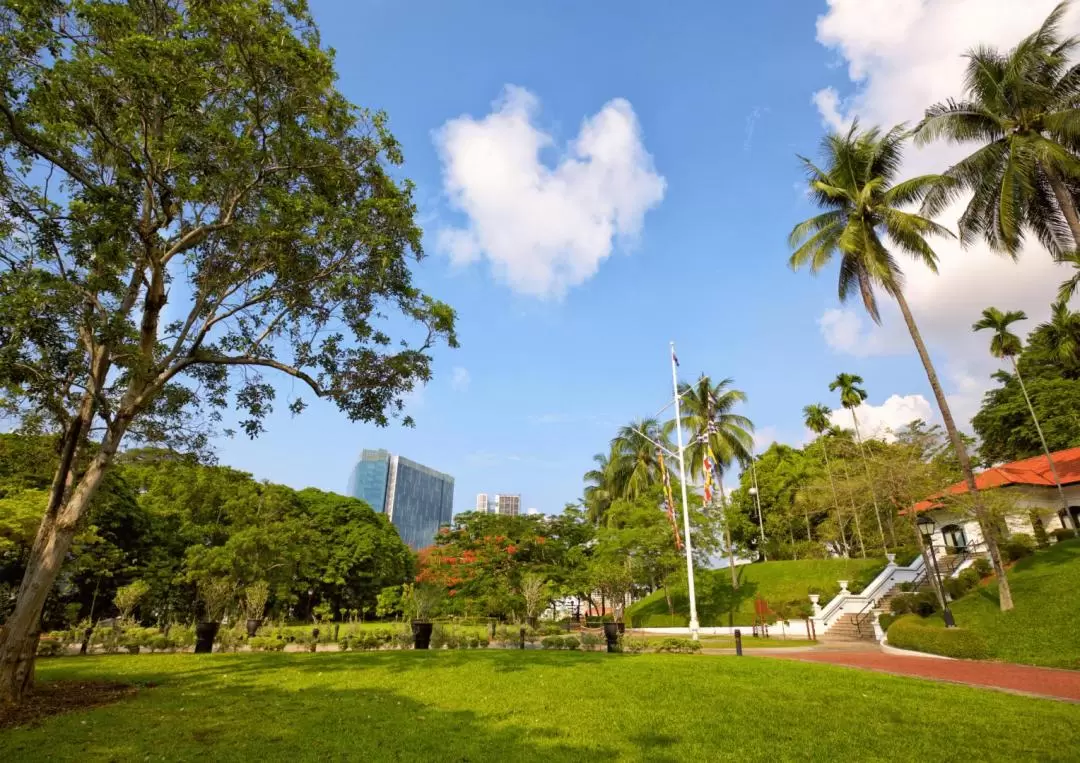 Fort Canning Tour + Haidilao Hotpot (Senior Citizen Friendly)