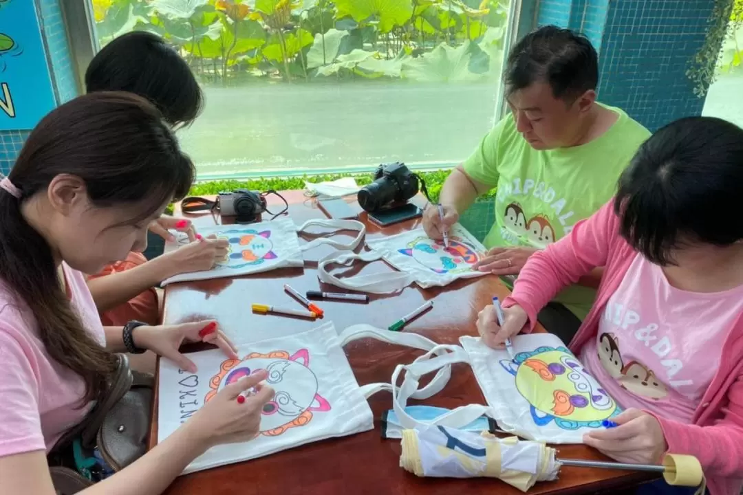 Shisa Canvas Bag Painting in Kinmen Shuangli Lake Cafe 