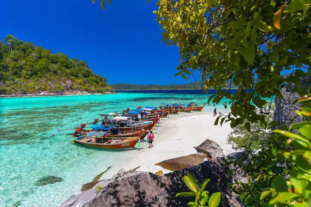 Koh Lipe 7 Islands by Private Longtailboat Free Go Pro Camera