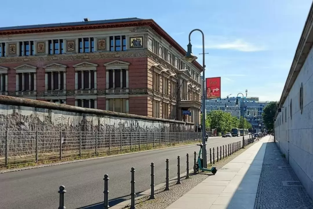 Berlin Wall Walking Tour in Germany