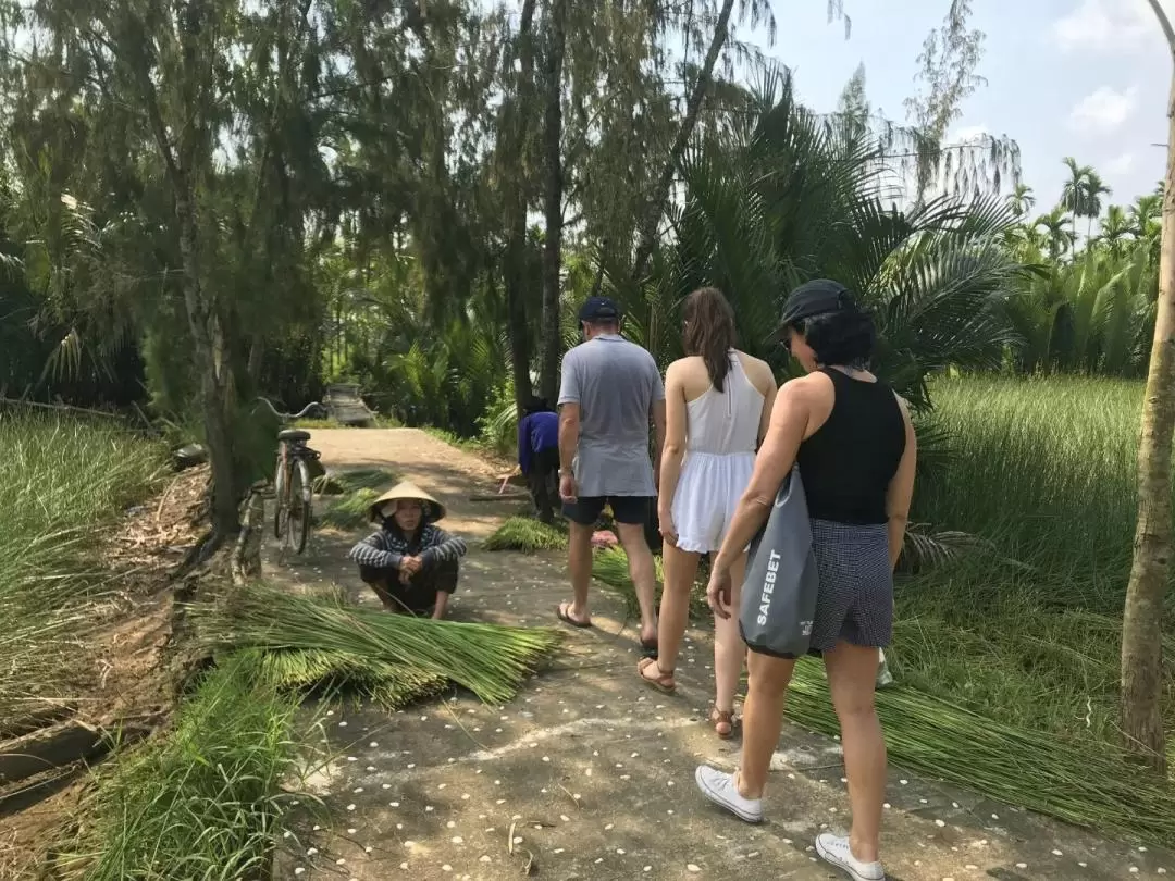 Coco Palm Forest to a Craft Village Tour with Kayaking Experience in Hoi An