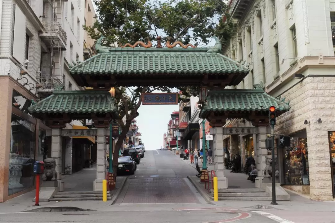 Chinatown Food and History Small Group Walking Tour in San Francisco 