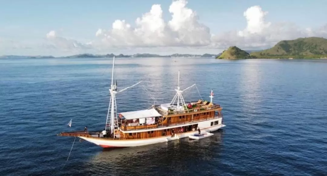 3D2N Deluxe Phinisi Sailing Komodo Tour from Labuan Bajo